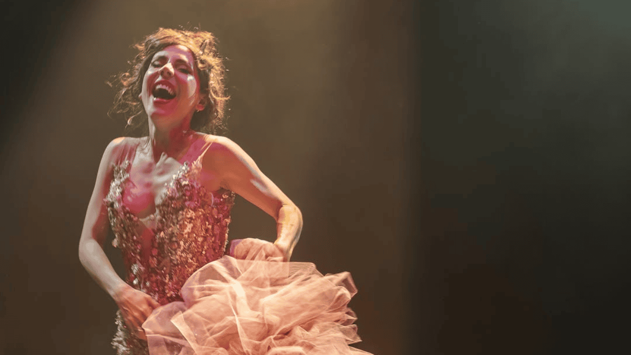 Bajo la dirección de Johan Velandia, la producción de VIDA llega a Broadway tras una exitosa gira por Colombia y Miami, consolidándose como la apuesta más personal de Gaitán. Créditos: Instagram/lagaita 