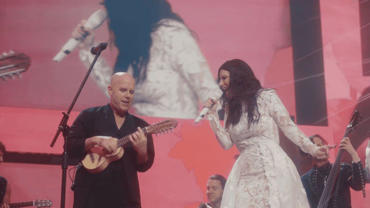 Laura Pausini y Gian Marco durante su presentación en Bogotá el pasado 23 de abril de 2026, donde celebraron años de amistad y colaboración musical. Créditos Prensa