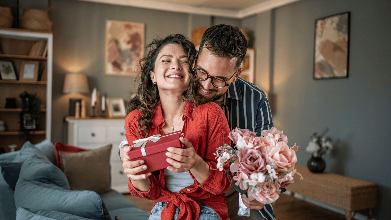 A través de códigos QR y carpetas compartidas, la "cápsula del tiempo digital" permite a los usuarios transformar sus archivos multimedia en un obsequio interactivo y de acceso permanente.- Créditos Getty Images