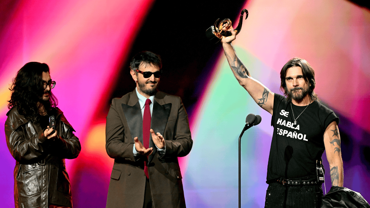 El grupo Morat entregó el premio a Juanes El grupo Morat entregó el premio a Juanes