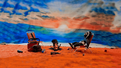 La pieza, descrita como un "brit-bolero", fusiona ritmos latinos con la influencia estética de los Beatles. Créditos prensa