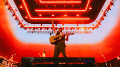 Morat durante su presentación estelar en el festival Tecate Pa’l Norte, donde congregó a más de 75,000 personas en una noche histórica para la música latina. Créditos Tecate Pa’l Norte